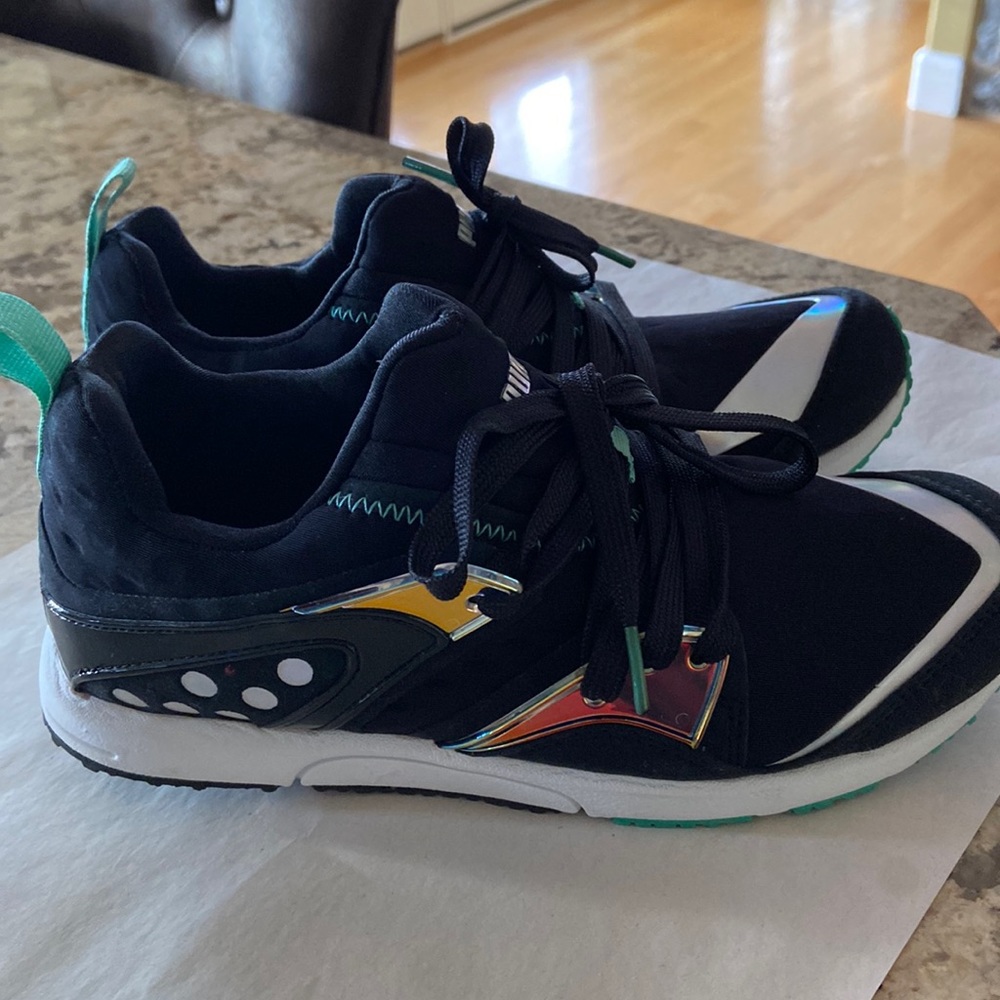 NWT PUMA women’s sneaker